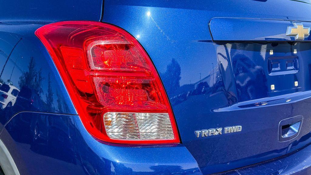 Thumbnail: 2017 Chevrolet Trax - 9