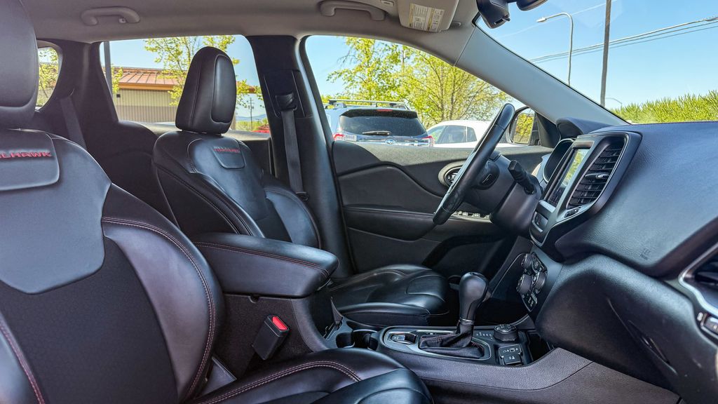 Thumbnail: 2019 Jeep Cherokee - 16