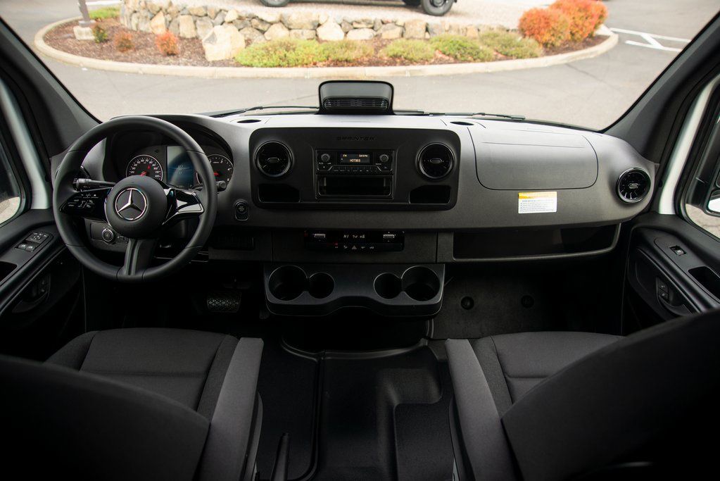 Thumbnail: 2025 Mercedes-Benz Sprinter - 37