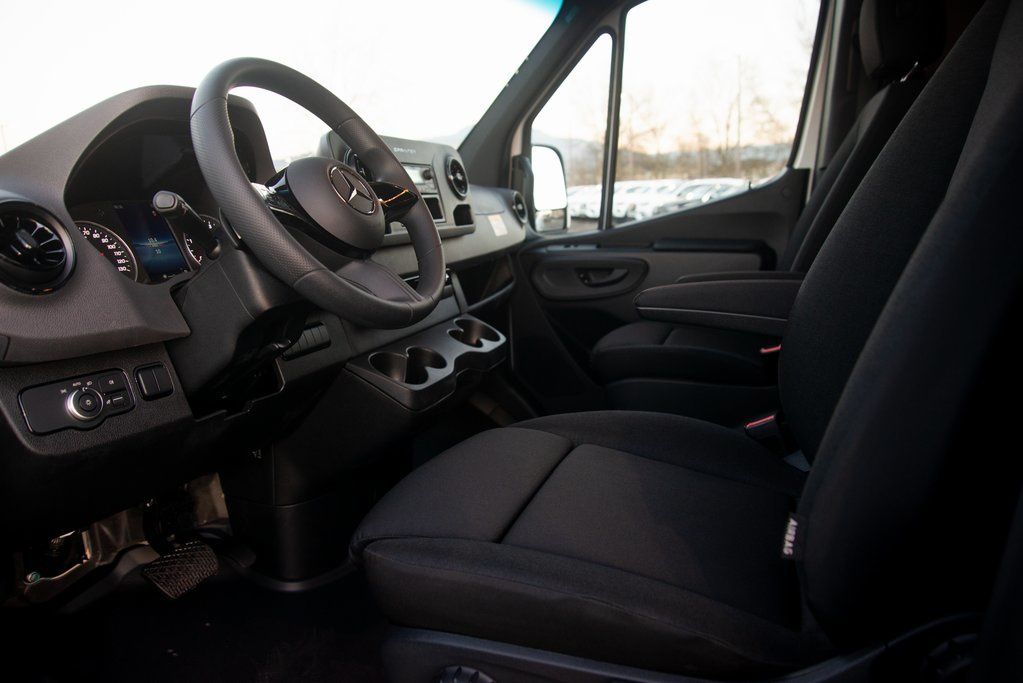 Thumbnail: 2025 Mercedes-Benz Sprinter - 31