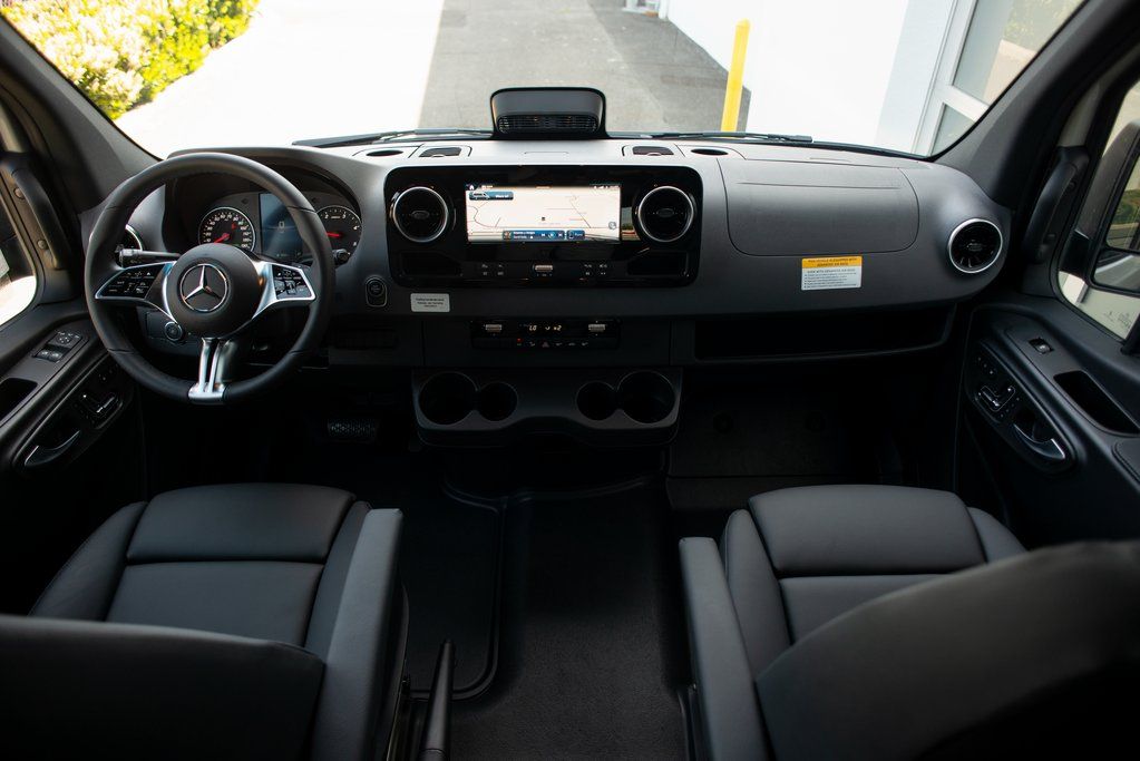 Thumbnail: 2025 Mercedes-Benz Sprinter - 19