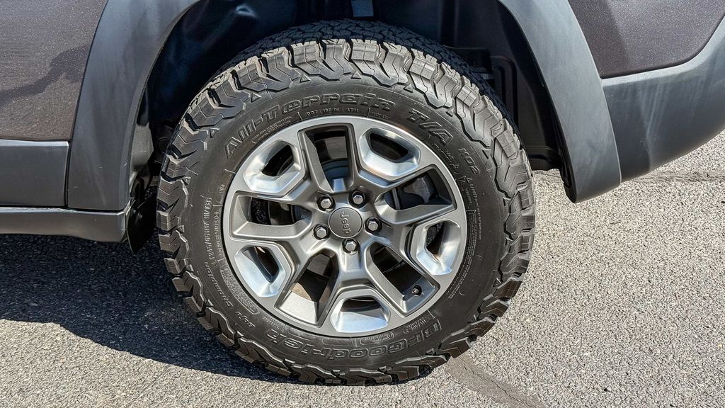 Thumbnail: 2019 Jeep Cherokee - 10