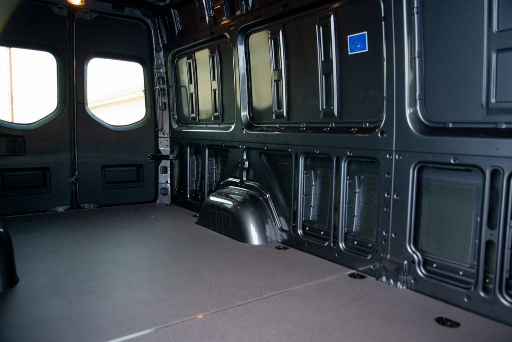 Thumbnail: 2025 Mercedes-Benz Sprinter - 21