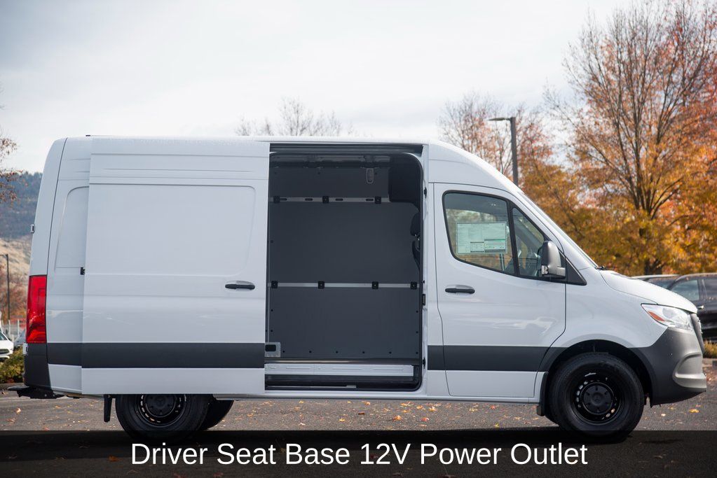 Thumbnail: 2025 Mercedes-Benz Sprinter - 8