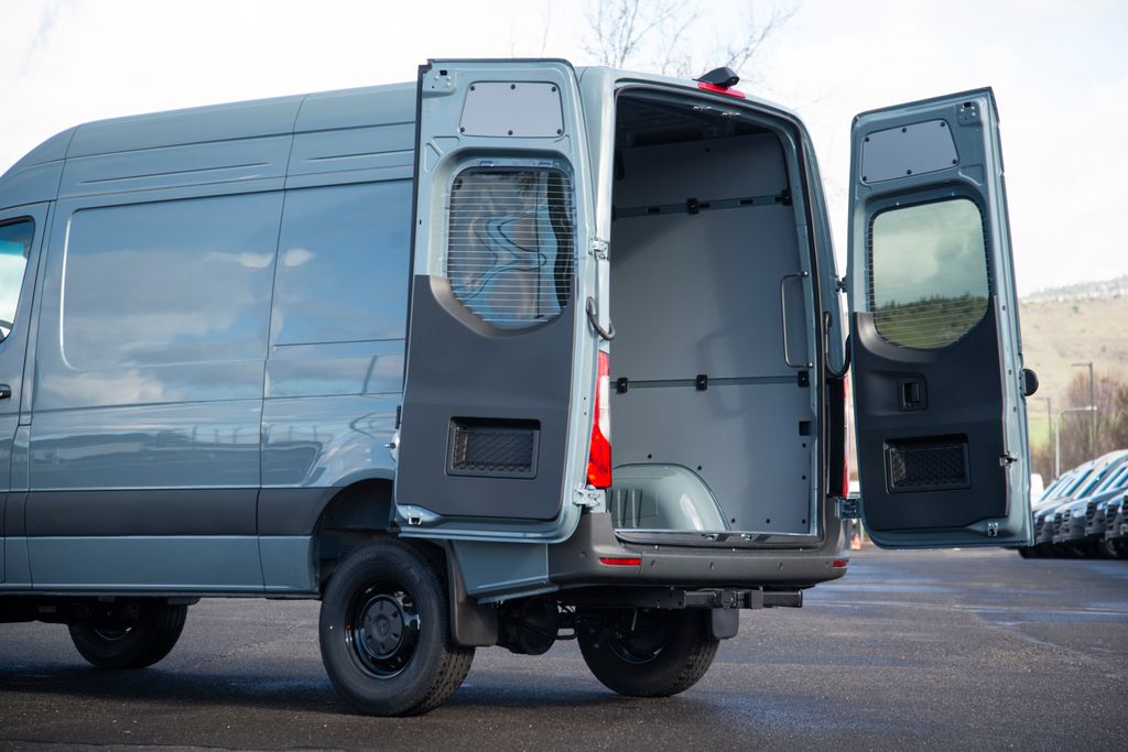 Thumbnail: 2026 Mercedes-Benz Sprinter - 9