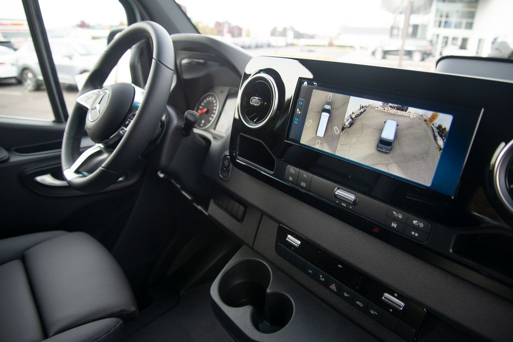 Thumbnail: 2025 Mercedes-Benz Sprinter - 15