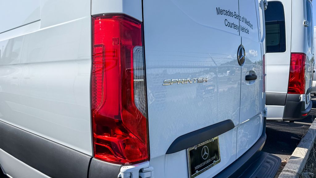 Thumbnail: 2025 Mercedes-Benz Sprinter - 8