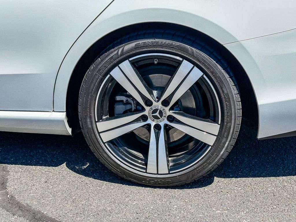 Thumbnail: 2022 Mercedes-Benz C-Class - 10