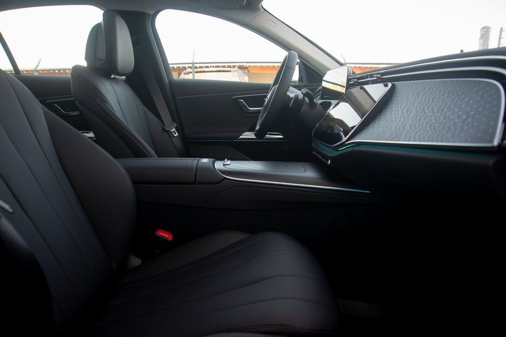 Thumbnail: 2025 Mercedes-Benz E-Class - 30