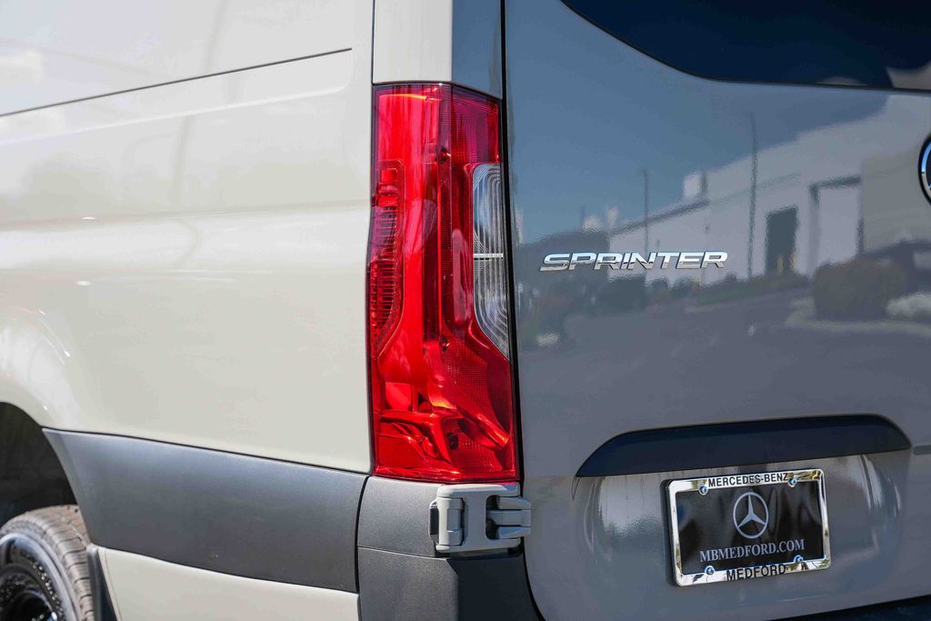 Thumbnail: 2026 Mercedes-Benz Sprinter - 9