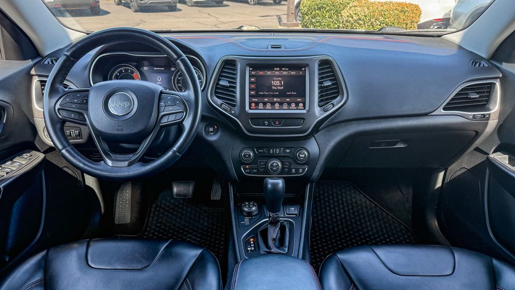 Thumbnail: 2019 Jeep Cherokee - 12