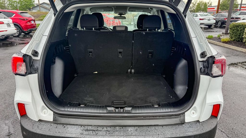 Thumbnail: 2022 Ford Escape - 27