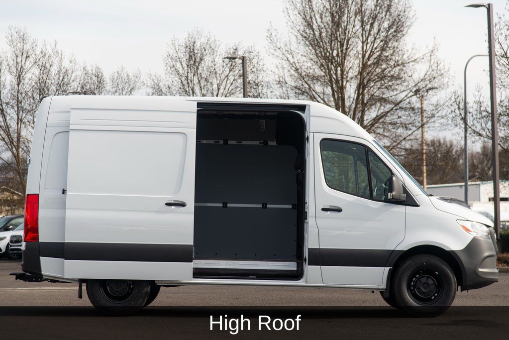 Thumbnail: 2025 Mercedes-Benz Sprinter - 7