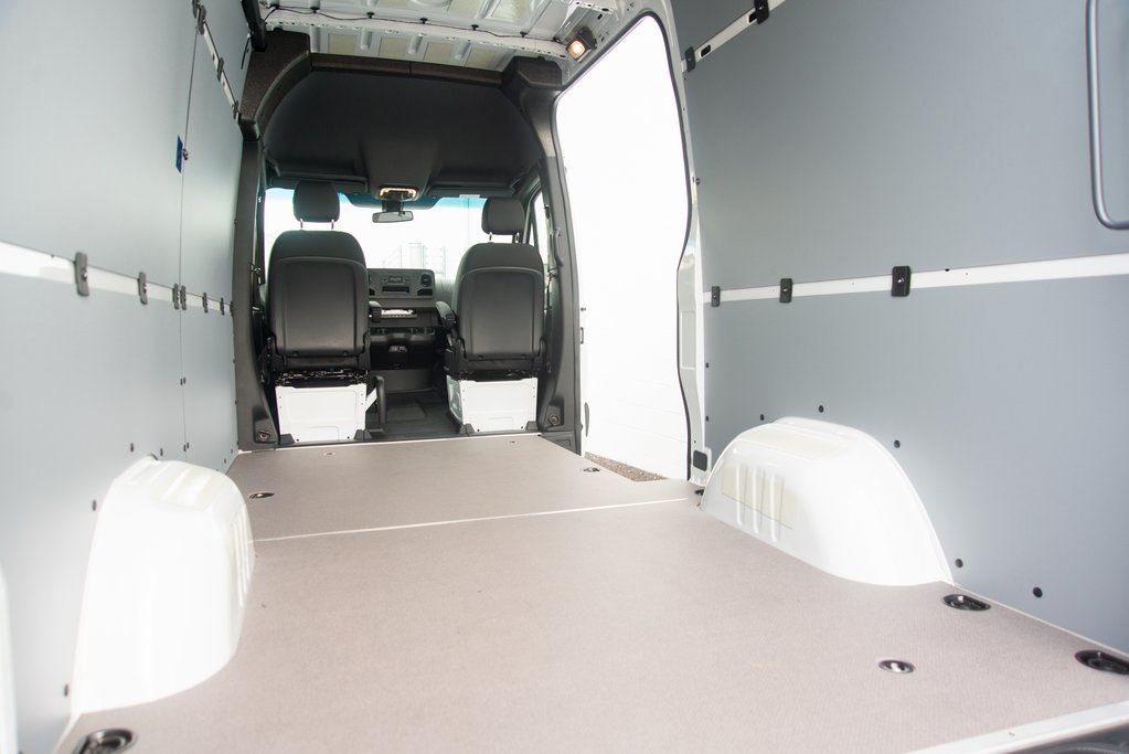 Thumbnail: 2025 Mercedes-Benz Sprinter - 38