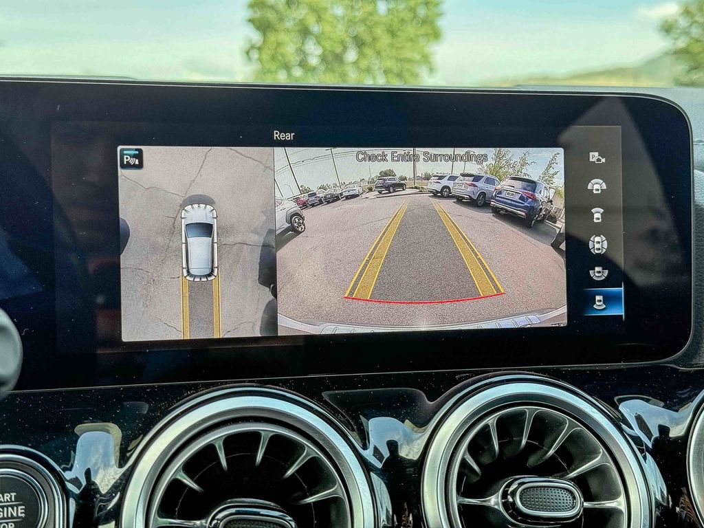 Thumbnail: 2022 Mercedes-Benz GLA - 25