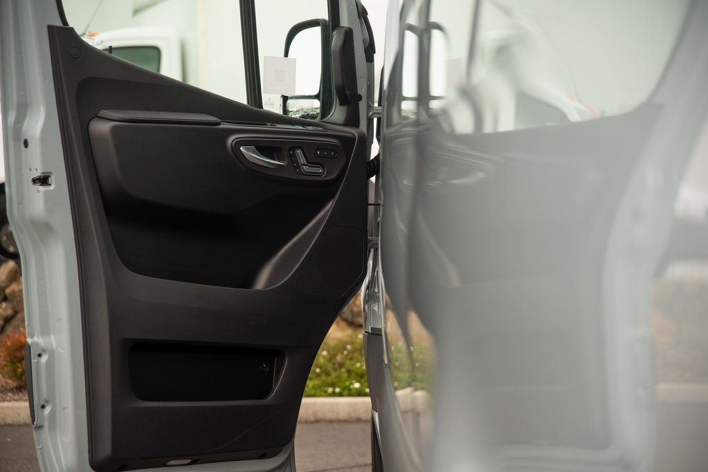 Thumbnail: 2025 Mercedes-Benz Sprinter - 12