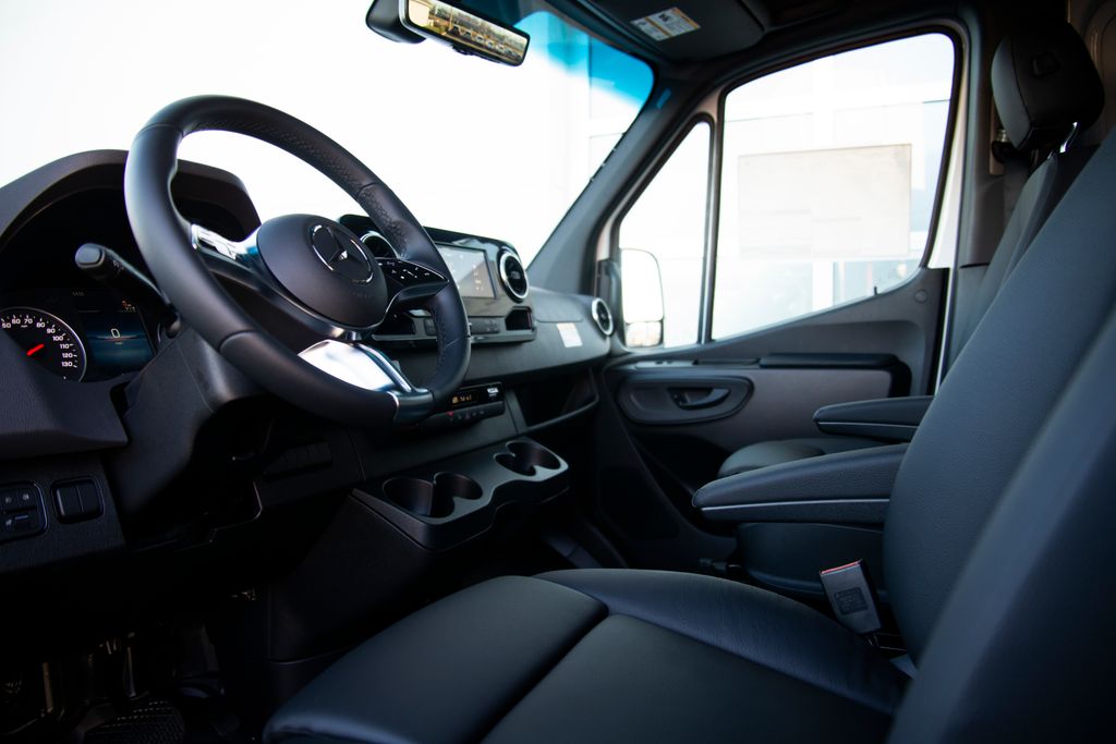 Thumbnail: 2026 Mercedes-Benz Sprinter - 12