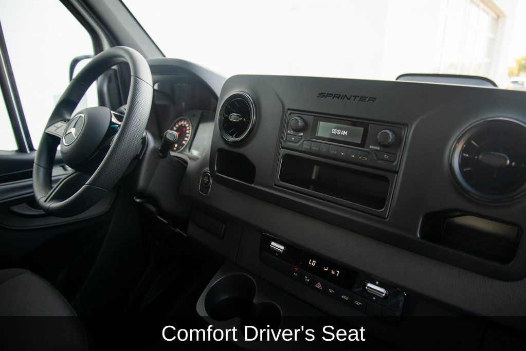 Thumbnail: 2025 Mercedes-Benz Sprinter - 19
