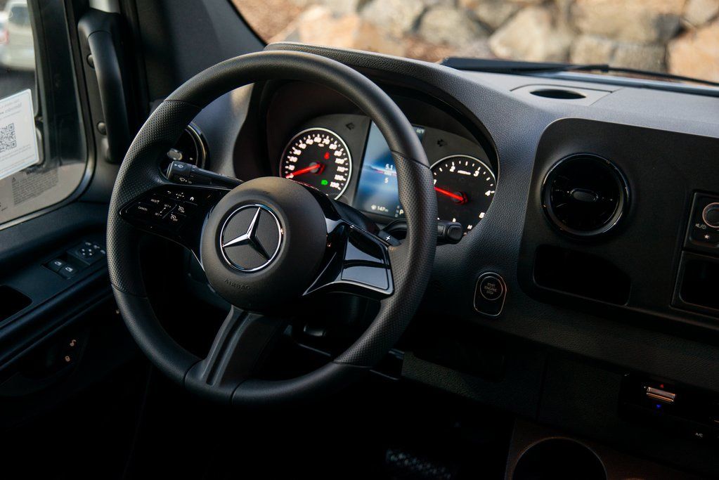 Thumbnail: 2025 Mercedes-Benz Sprinter - 37