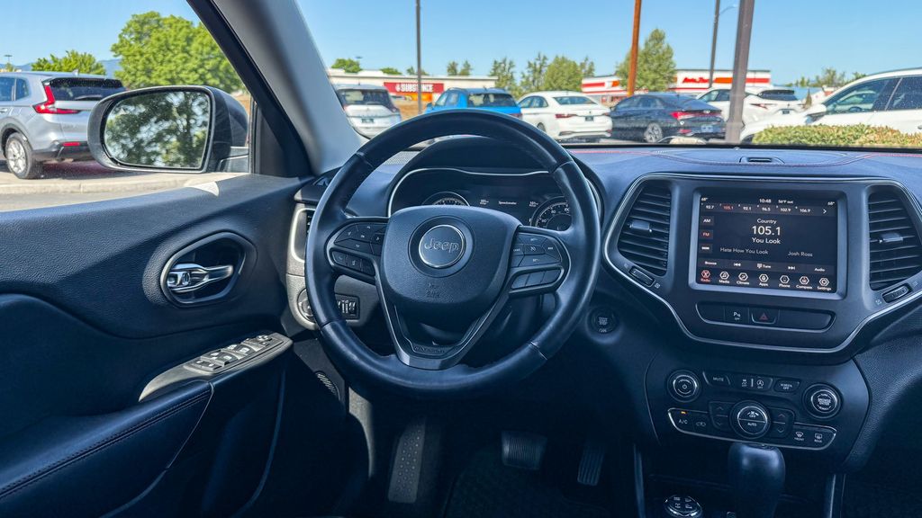 Thumbnail: 2019 Jeep Cherokee - 15