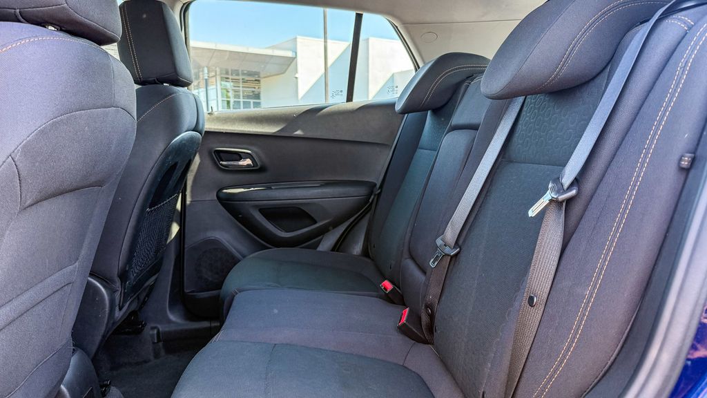 Thumbnail: 2017 Chevrolet Trax - 18