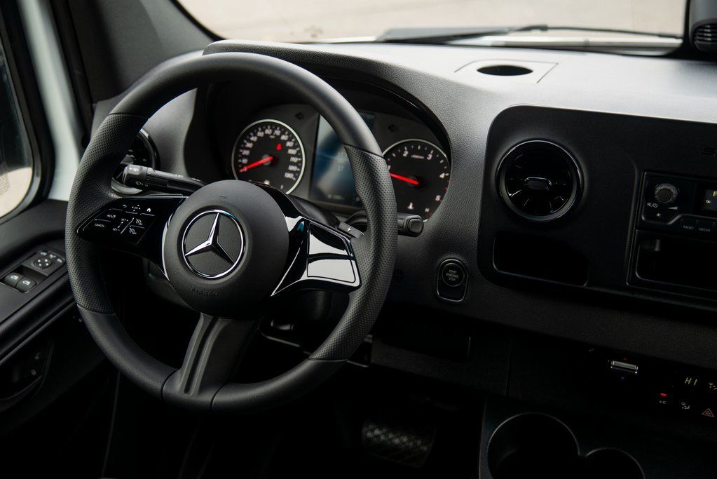 Thumbnail: 2025 Mercedes-Benz Sprinter - 39