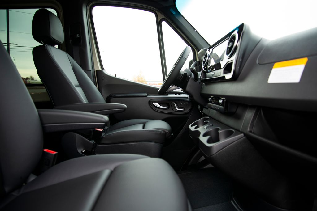 Thumbnail: 2026 Mercedes-Benz Sprinter - 15