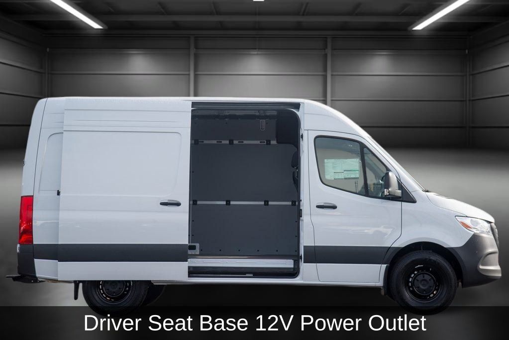 Thumbnail: 2025 Mercedes-Benz Sprinter - 8