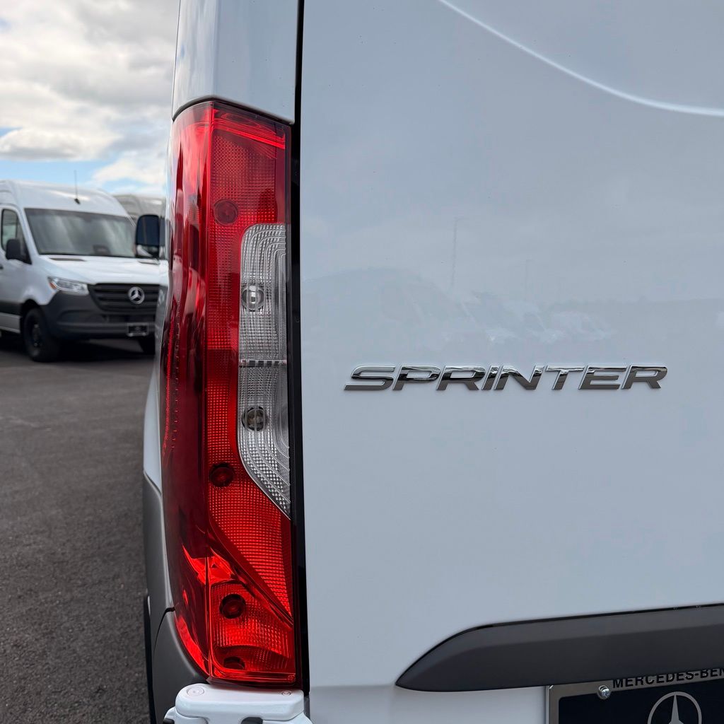 Thumbnail: 2026 Mercedes-Benz Sprinter - 9