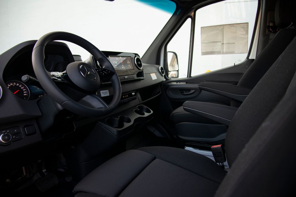 Thumbnail: 2026 Mercedes-Benz Sprinter - 12