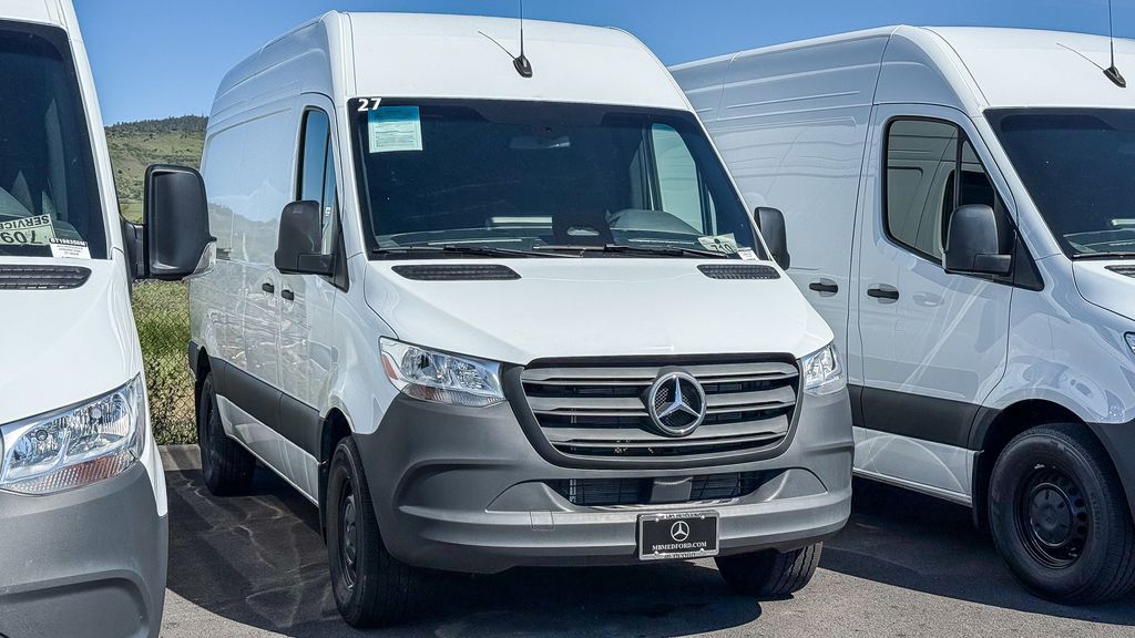Thumbnail: 2025 Mercedes-Benz Sprinter - 3