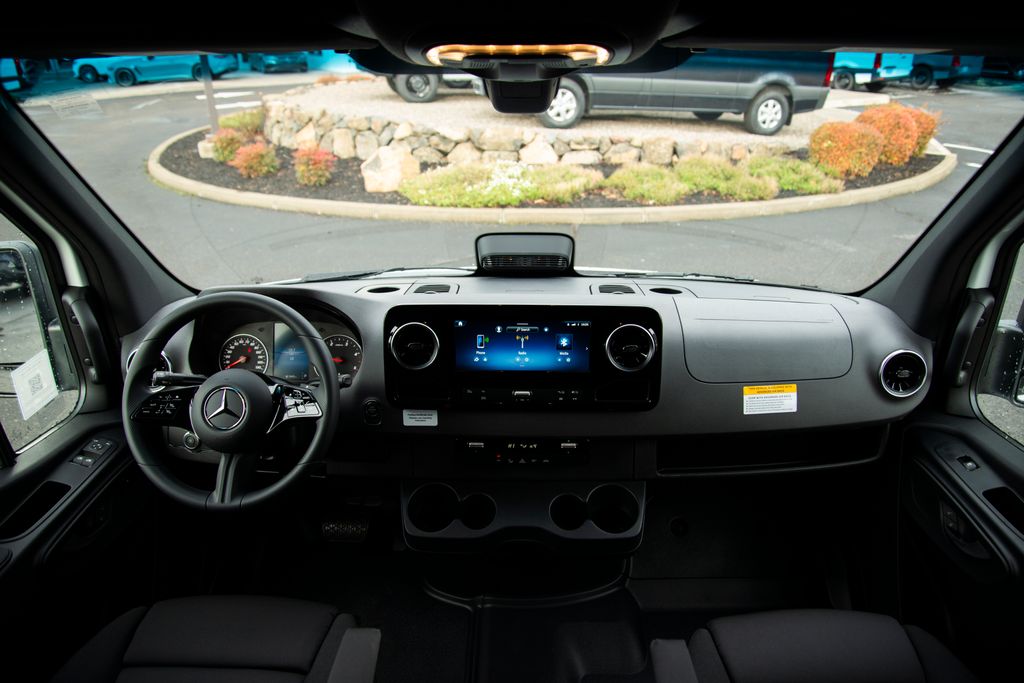 Thumbnail: 2026 Mercedes-Benz Sprinter - 17