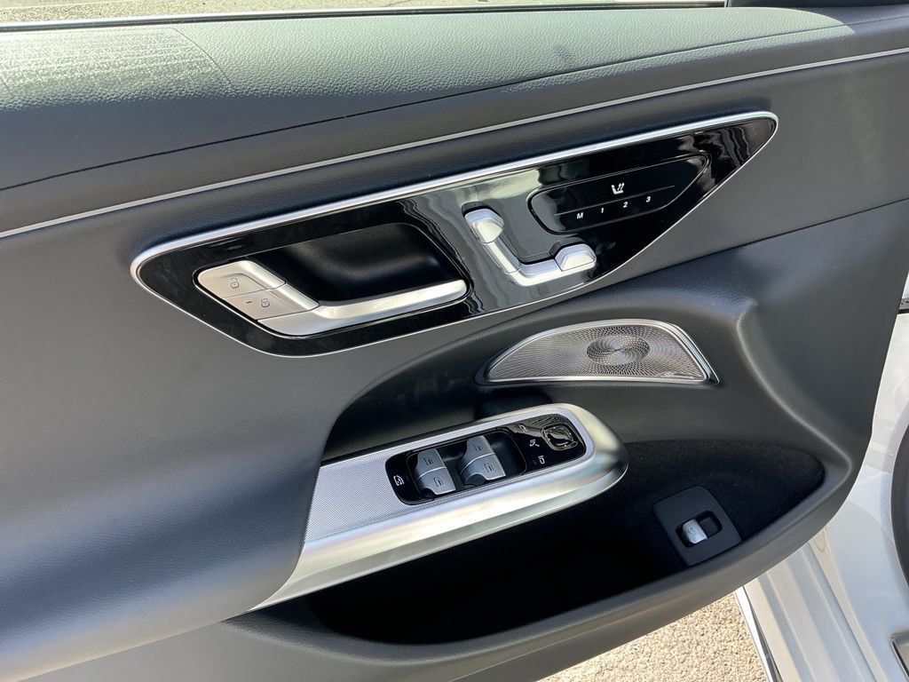 2027 Mercedes-Benz E-Class E350 - Photo 17