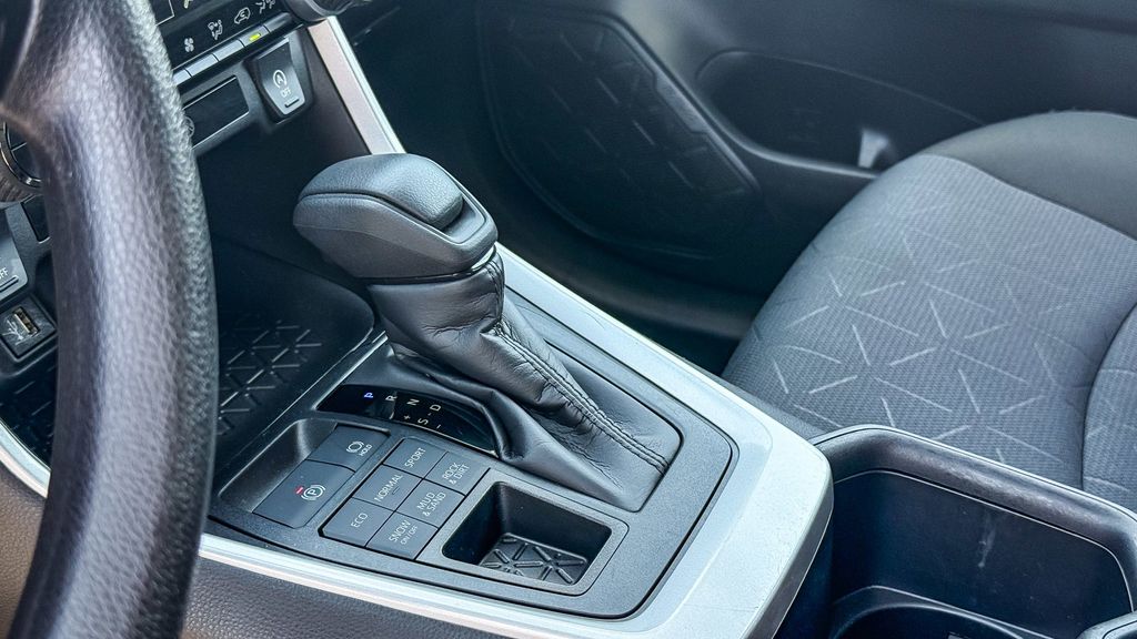 Thumbnail: 2025 Toyota RAV4 - 20