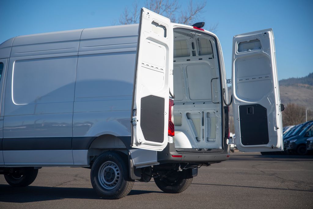 Thumbnail: 2026 Mercedes-Benz Sprinter - 10
