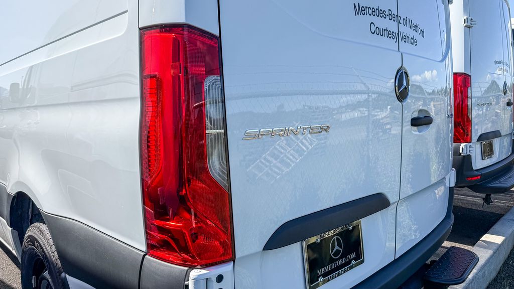 Thumbnail: 2025 Mercedes-Benz Sprinter - 6