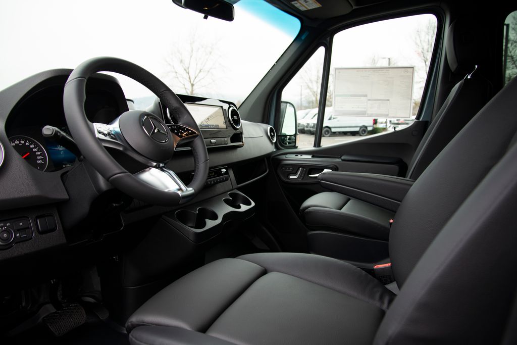 Thumbnail: 2026 Mercedes-Benz Sprinter - 12