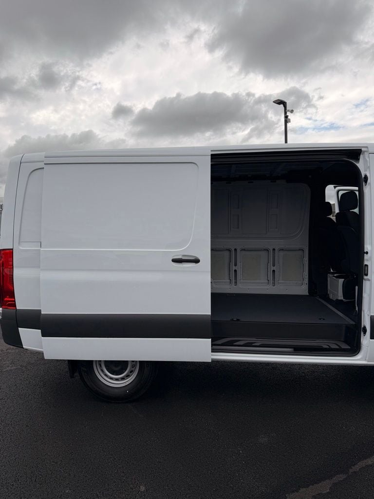 Thumbnail: 2026 Mercedes-Benz Sprinter - 25
