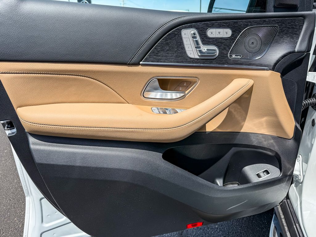 Thumbnail: 2026 Mercedes-Benz GLS - 21