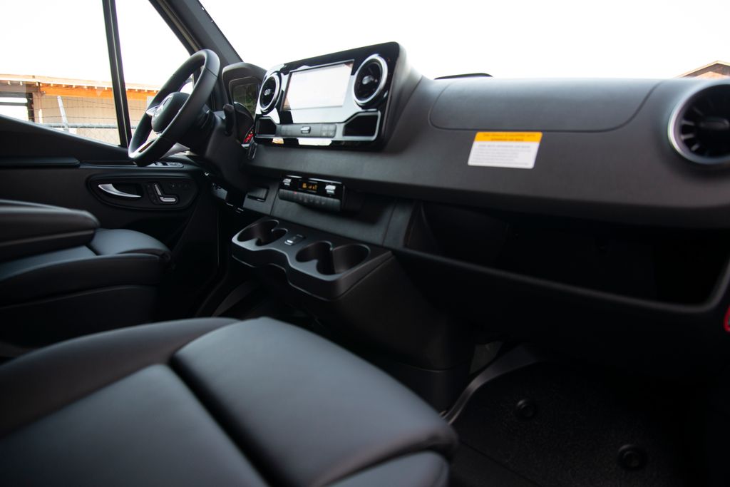 Thumbnail: 2026 Mercedes-Benz Sprinter - 13