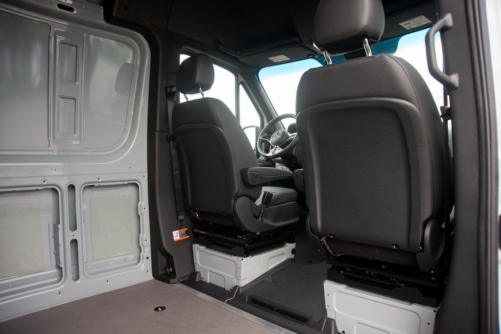 Thumbnail: 2025 Mercedes-Benz Sprinter - 27