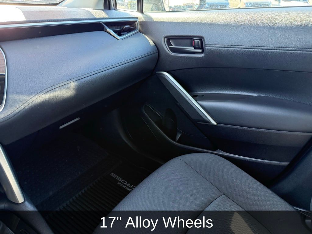 Thumbnail: 2022 Toyota Corolla Cross - 18