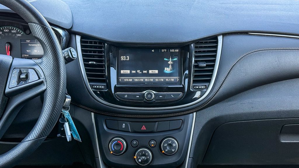 Thumbnail: 2017 Chevrolet Trax - 13