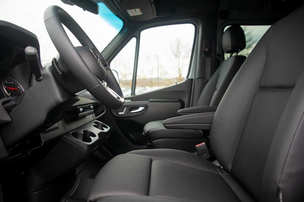 Thumbnail: 2025 Mercedes-Benz Sprinter - 17