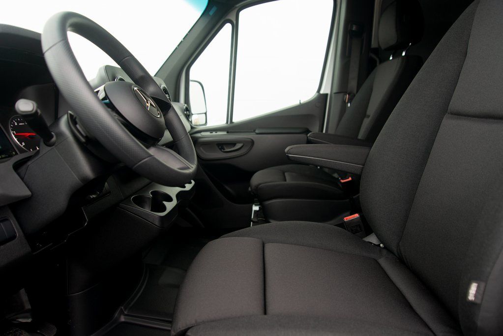 Thumbnail: 2025 Mercedes-Benz Sprinter - 30