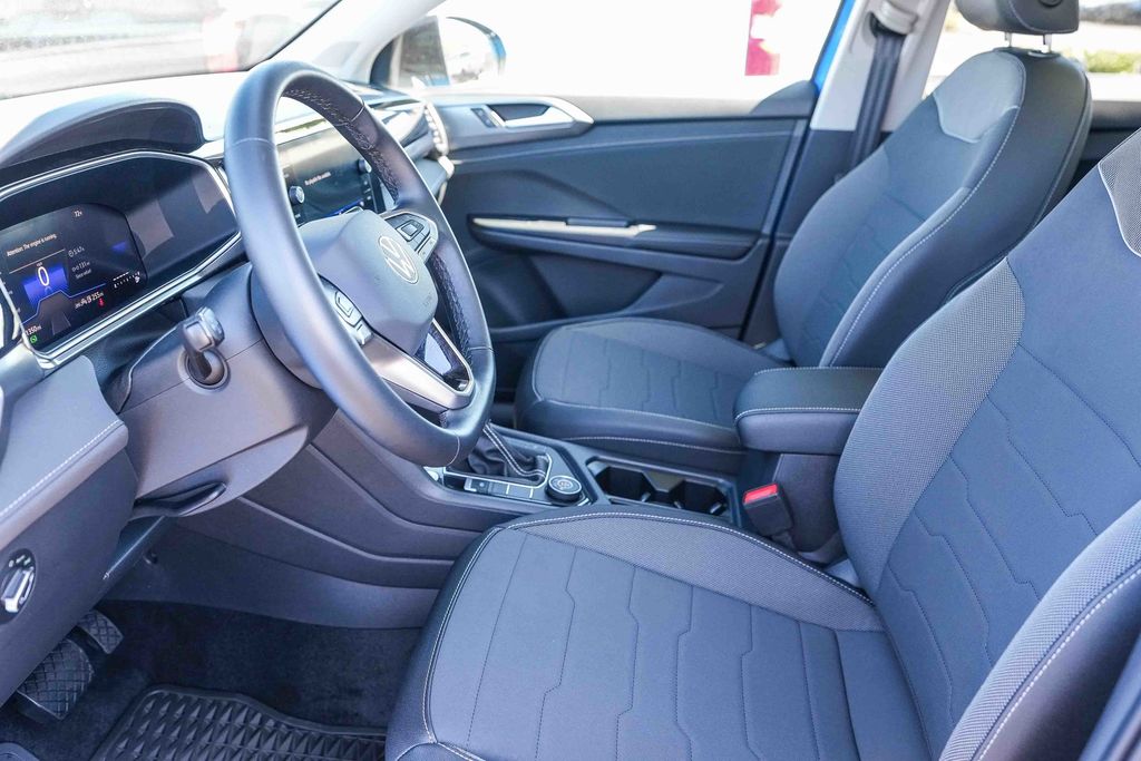 Thumbnail: 2025 Volkswagen Taos - 20