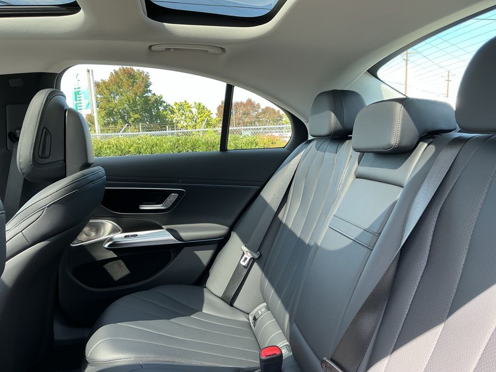2027 Mercedes-Benz E-Class E350 - Photo 23
