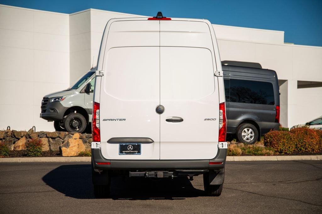 Thumbnail: 2026 Mercedes-Benz Sprinter - 4