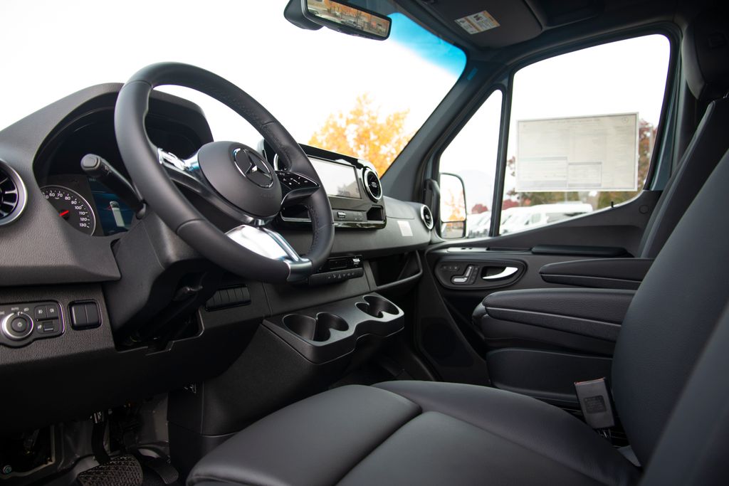 Thumbnail: 2025 Mercedes-Benz Sprinter - 11