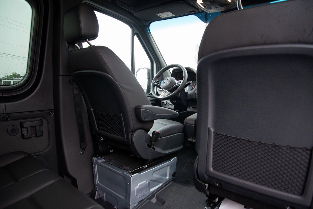 Thumbnail: 2025 Mercedes-Benz Sprinter - 19